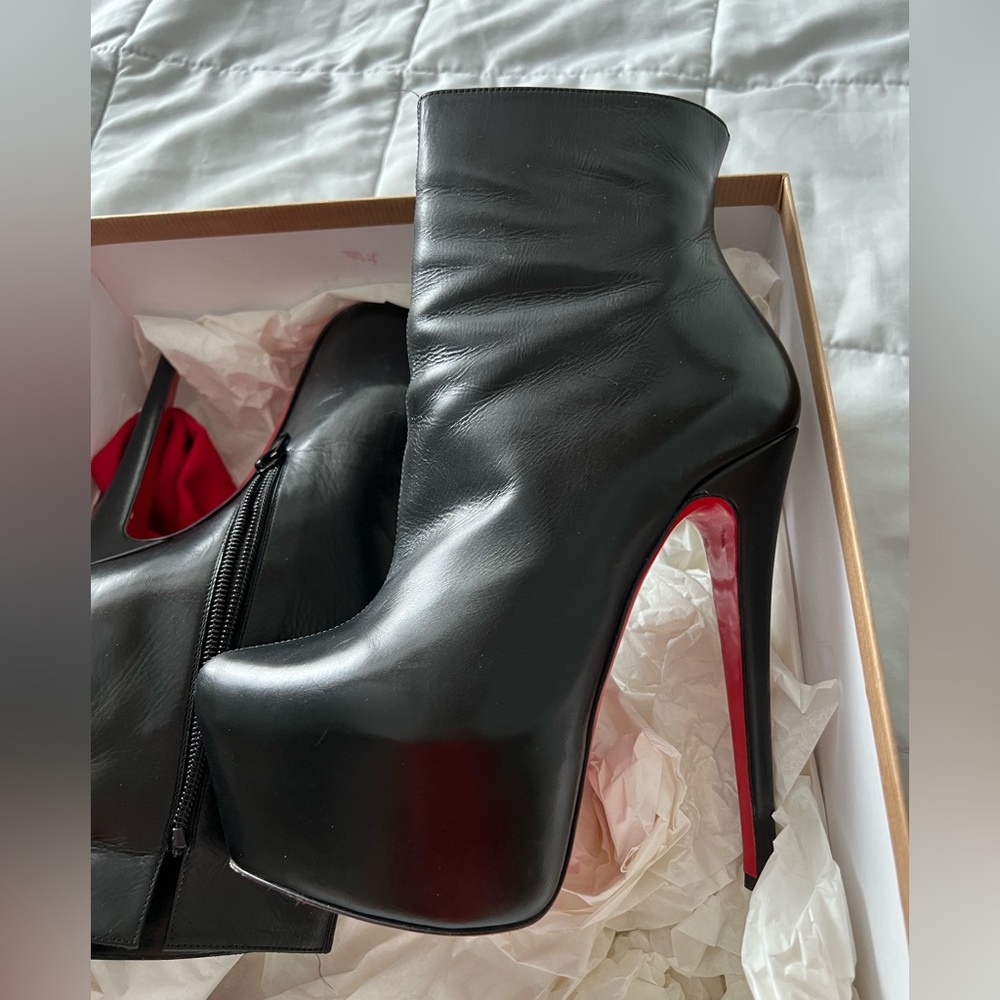 CHRISTIAN LOUBOUTIN Black DAFFODILE Sz 35.5 Ankle Boots Bootie